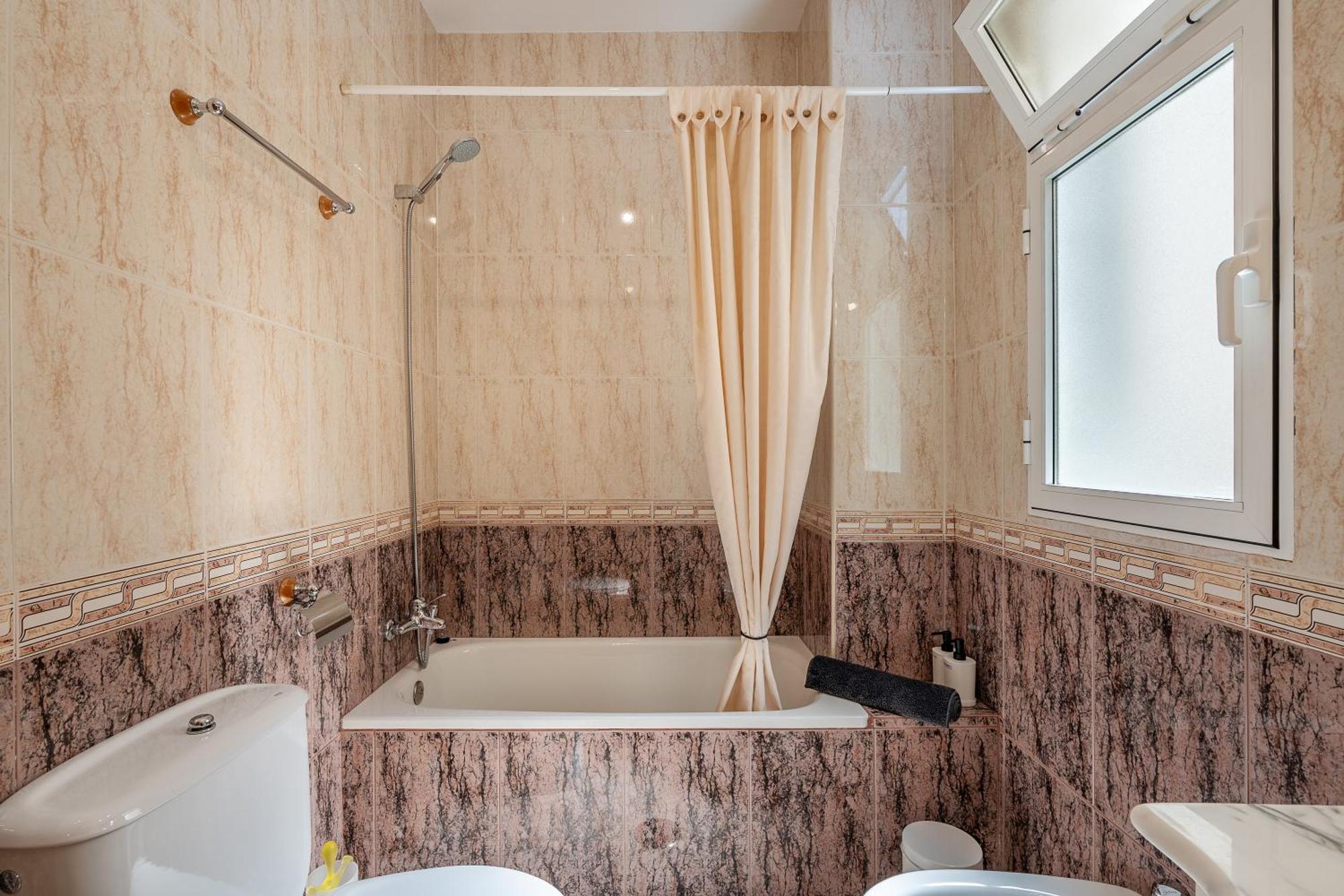 Amplio Apartamento En Gueejar Sierraアパートメント エクステリア 写真